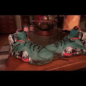 Boys LeBron Sneakers Size 6.5 Y